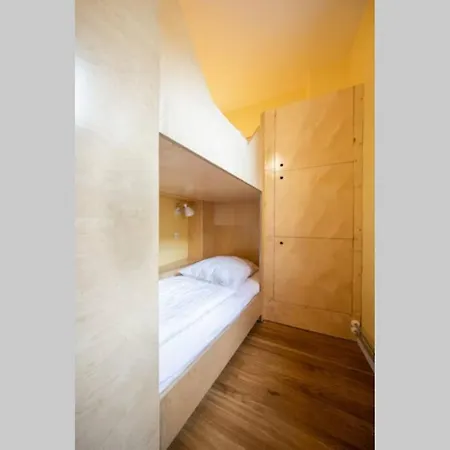 Raumquartier Zum Arbeiten Und Feiern Holiday home Brandenburg (Brandenburg an der Havel)