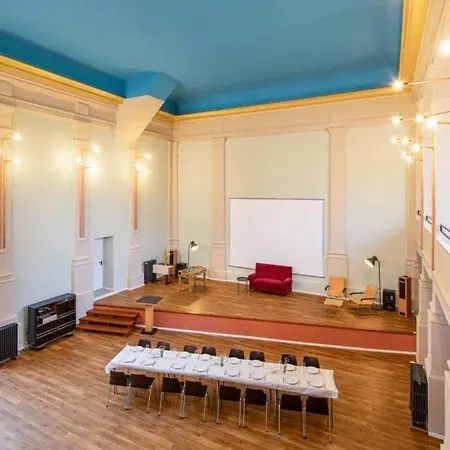 Raumquartier Zum Arbeiten Und Feiern *