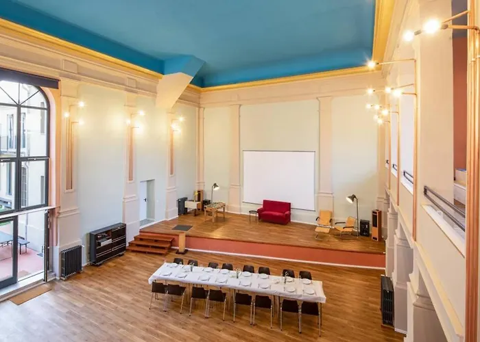 Raumquartier Zum Arbeiten Und Feiern *